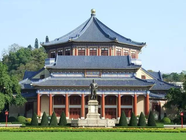 中国著名建筑学家梁思成教授曾评价:"中山陵虽西式成分较重,然实为
